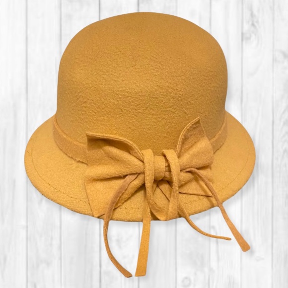 Women’s Beige/Tan Bowknot Hat (54) - Picture 1 of 4